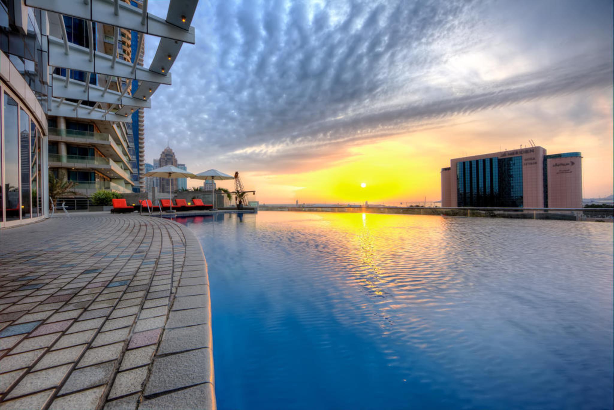 Tamani Marina Hotel & Apartments Dubai Exterior photo Infinity pool at the Marina Bay Sands