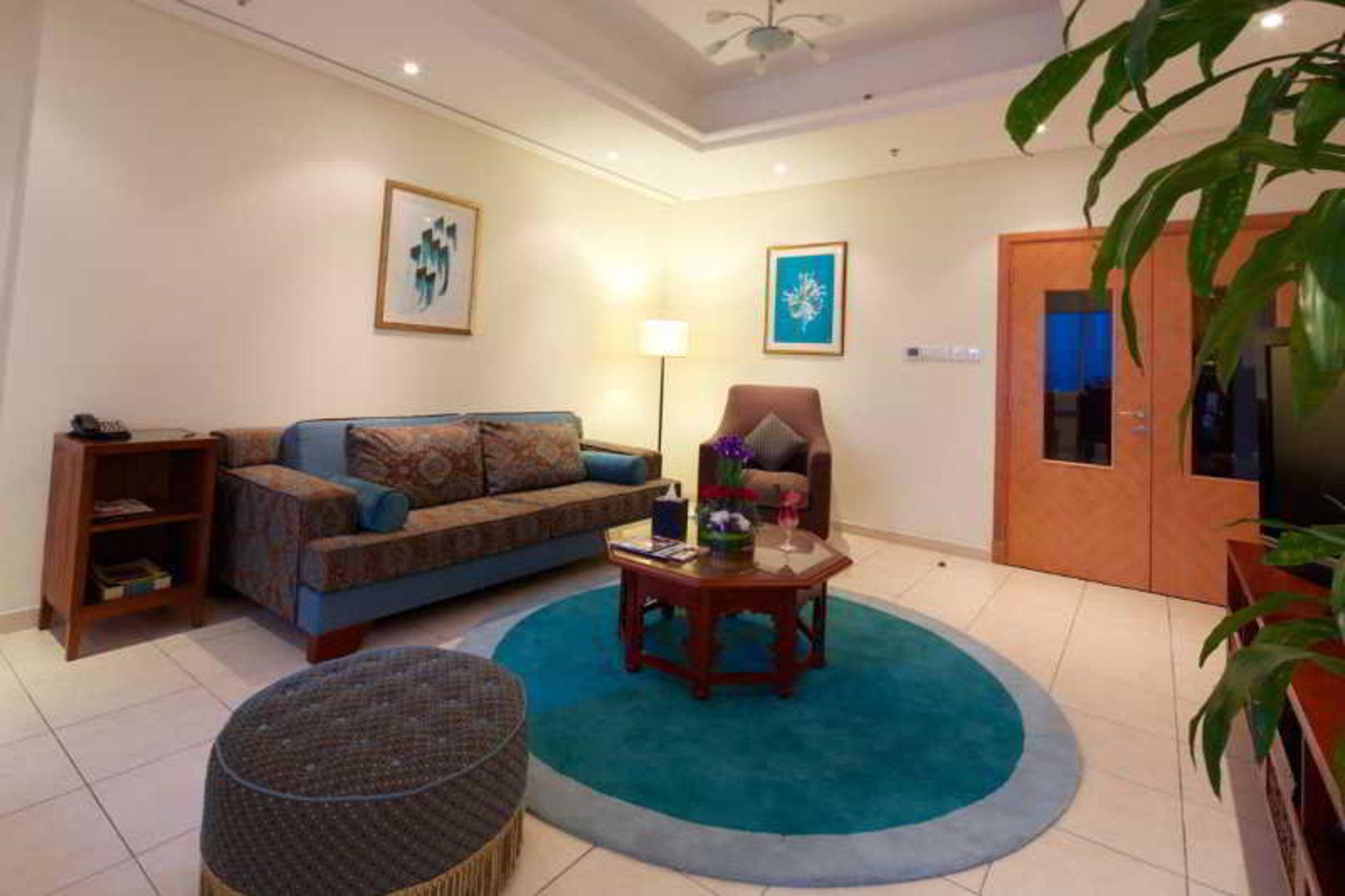 Tamani Marina Hotel & Apartments Dubai Exterior photo A living room in a suite at the Grand Hotel