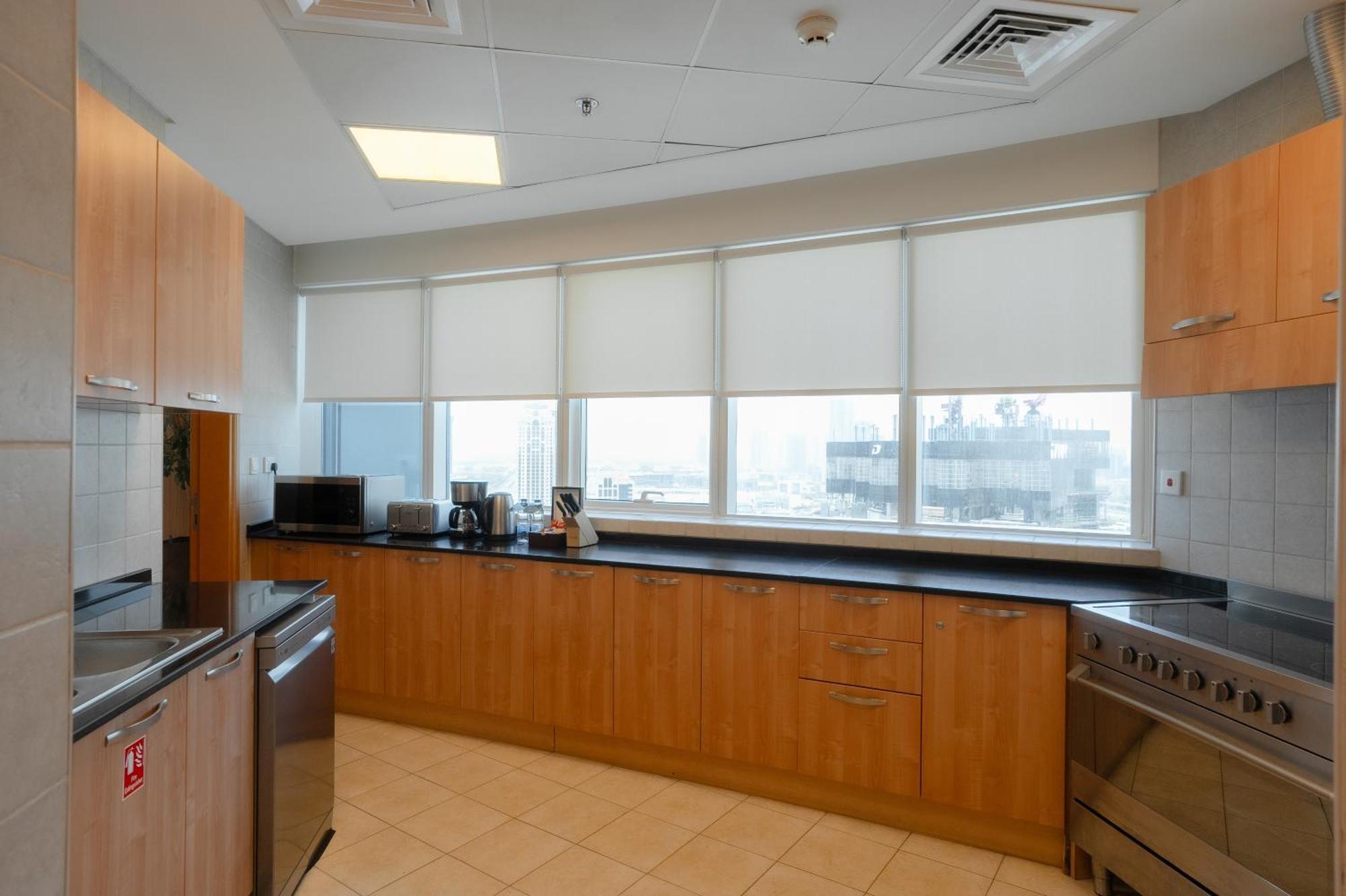 Tamani Marina Hotel & Apartments Dubai Exterior photo A roller blind